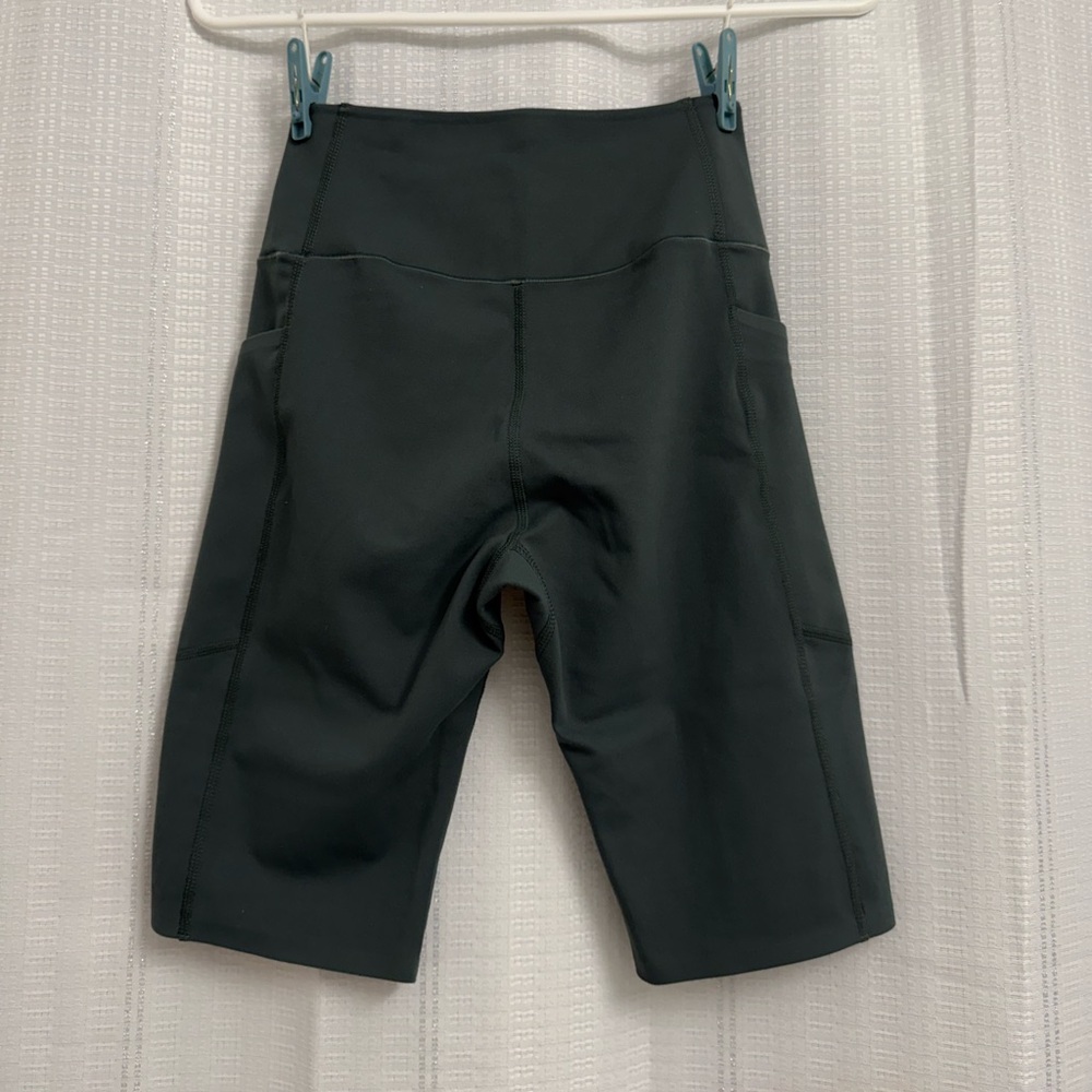 Uniqlo Bike Shorts - Picture 2 of 3